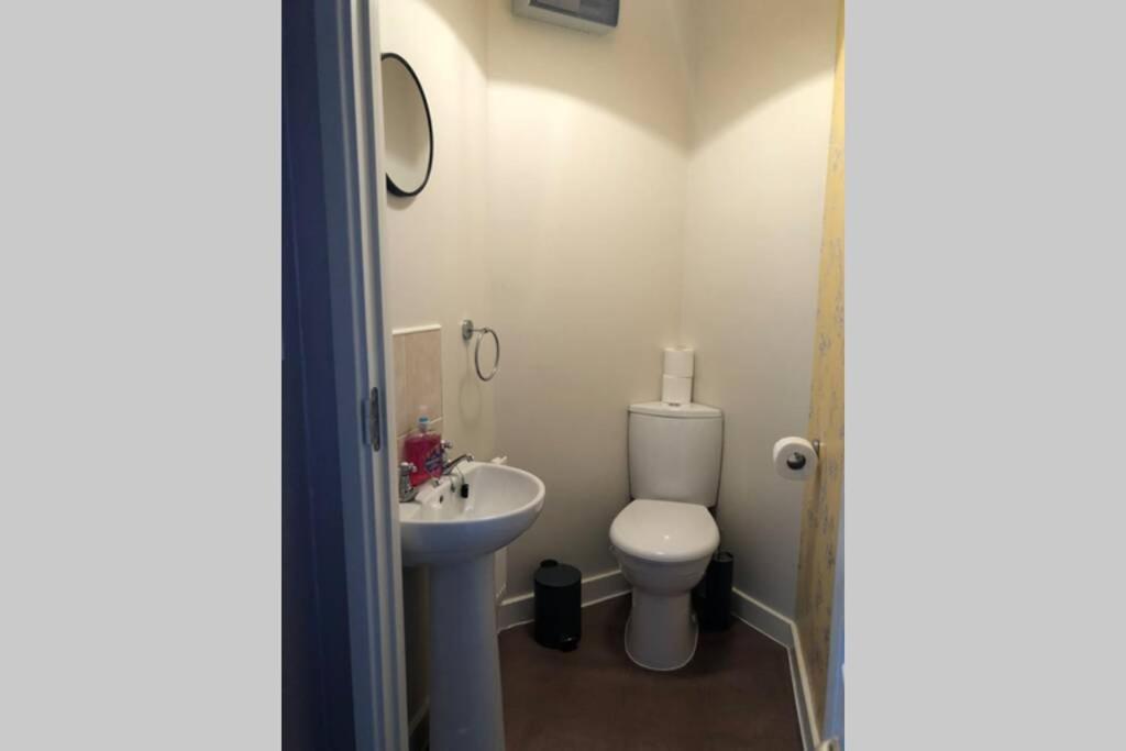 Dudley House **Staycation & Contractors** Sleeps 7 Tipton Exterior photo