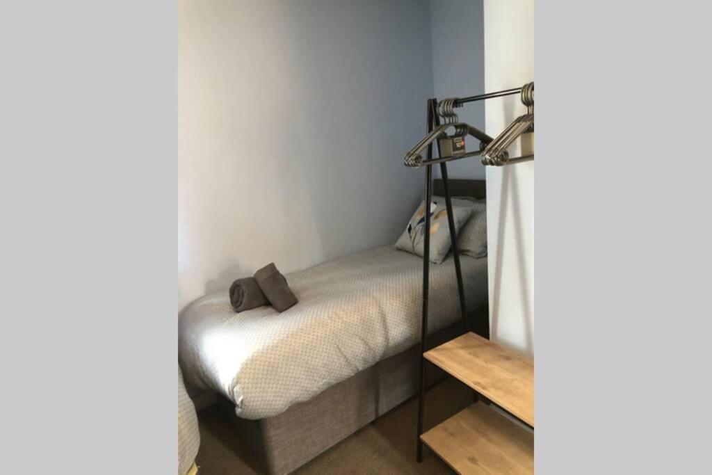 Dudley House **Staycation & Contractors** Sleeps 7 Tipton Exterior photo